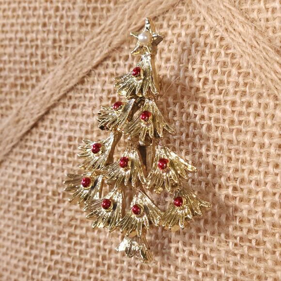 Festive Golden Christmas Tree Brooch, Vintage Christmas Themed Pin - Picture 4 of 10